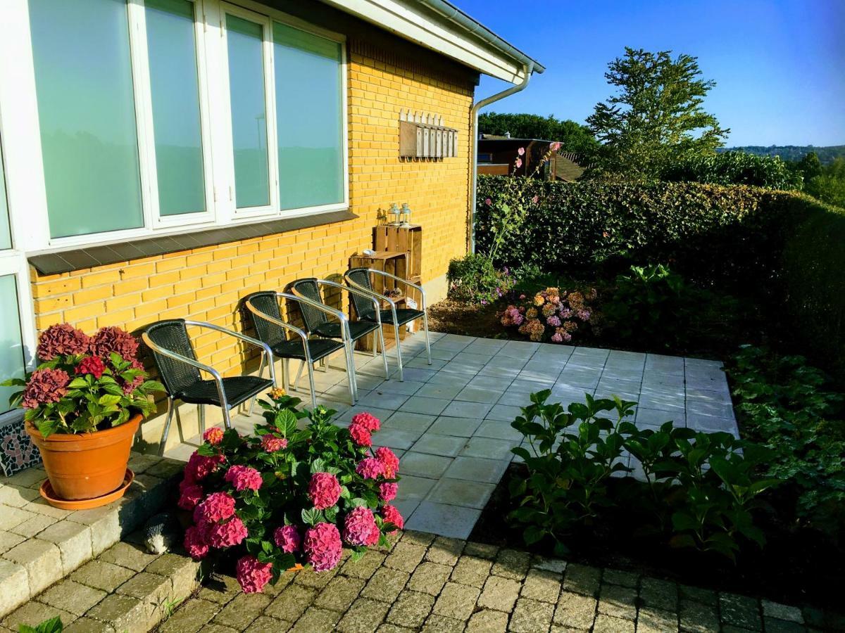 2 Rooms, Private Kitchen, Bathroom, And Garden. Århus Kültér fotó