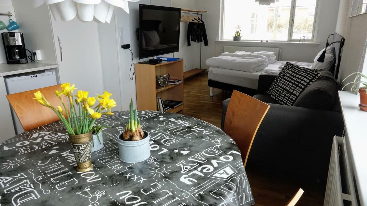 2 Rooms, Private Kitchen, Bathroom, And Garden. Århus Kültér fotó